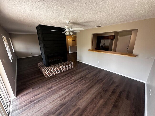 Building Photo - 321 Redwing Way