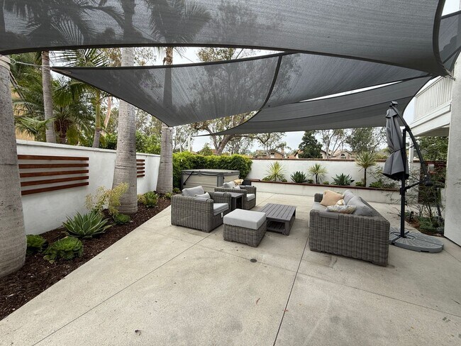 Building Photo - Gorgeous Orange Oasis Home-Available Now!