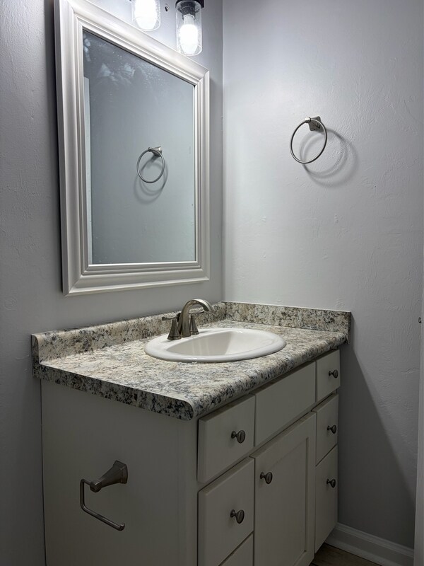 Building Photo - 2052 Darnell Cir