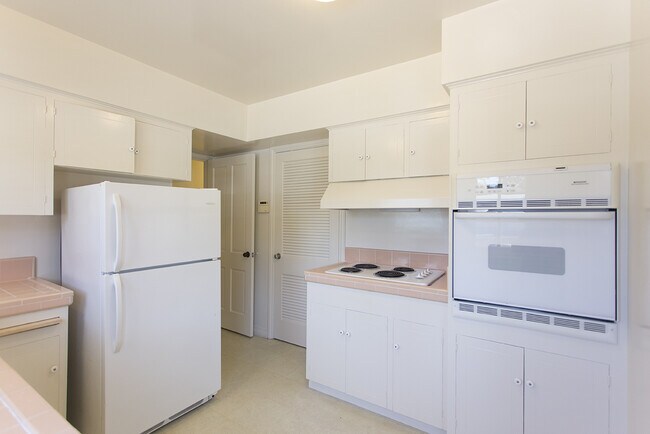 Building Photo - *OPEN HOUSE: 9/13 10-11AM* 2BD/1BA in La J...