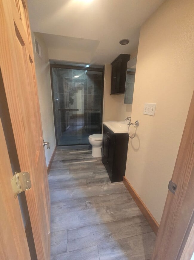 Building Photo - 229 Crestwood Ct