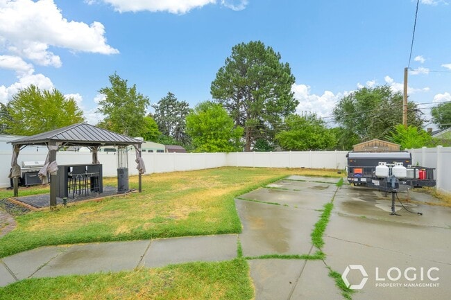 Building Photo - Beautiful Home in Excellent Location.