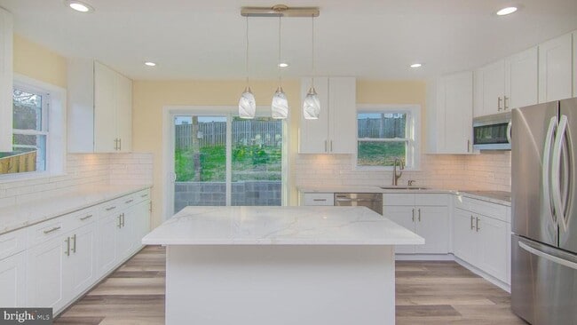 Building Photo - 14 N Montague St