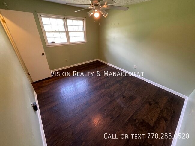 Building Photo - 117 Bascomb Dr