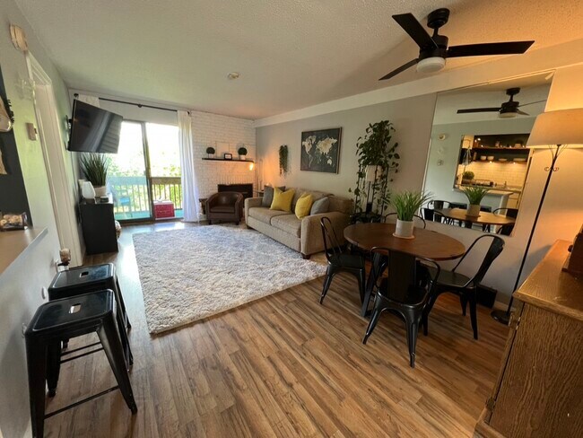 Primary Photo - 107 Treetop Cir
