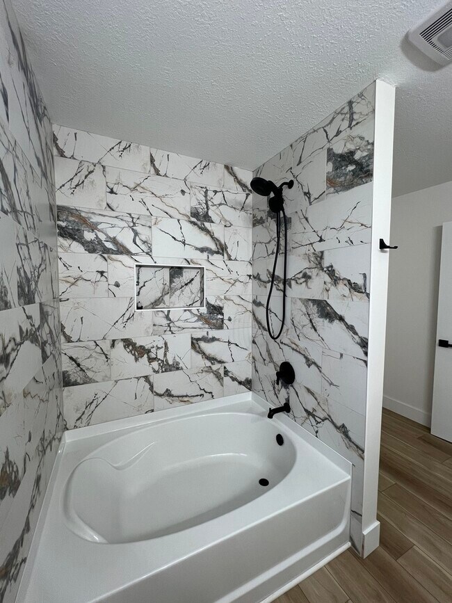 Building Photo - 109 Ravinia Dr