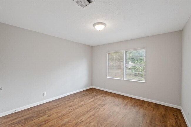 Building Photo - 2253 Collier St
