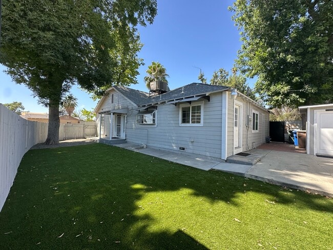 Building Photo - 2401 Pacific Dr