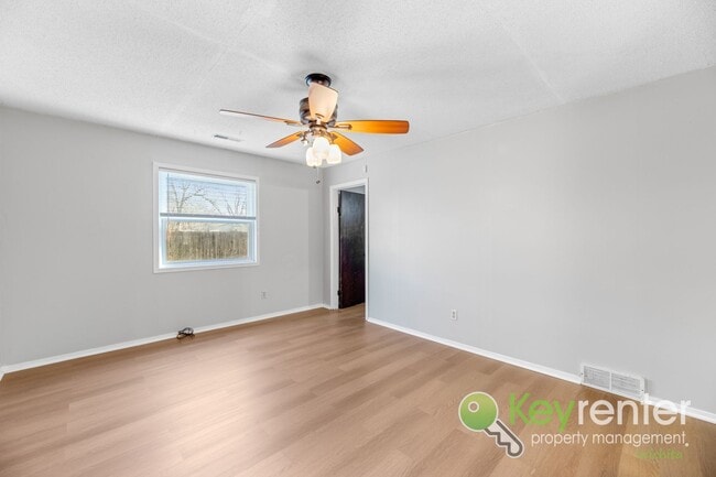 Building Photo - Beautifully Updated 3-Bedroom Home in Central Wichita!