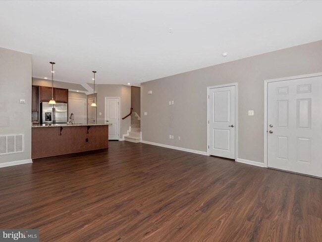 Building Photo - 10020 Beerse St