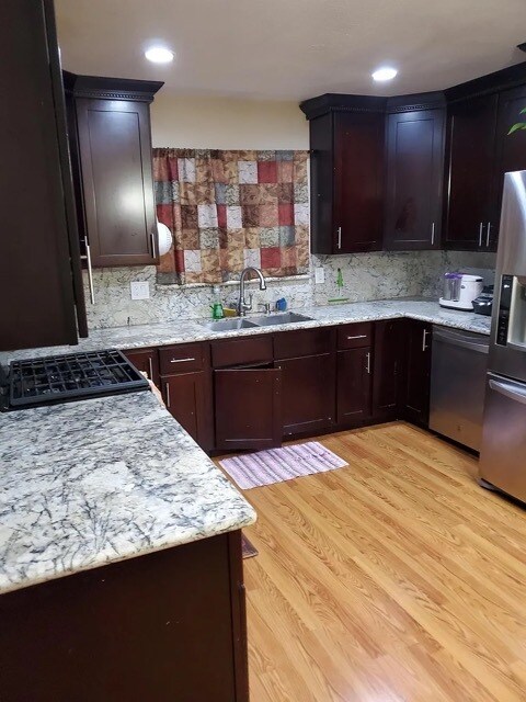 Building Photo - 524 Maple Ave