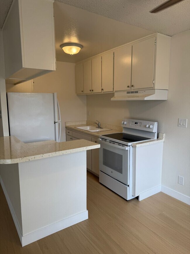 Building Photo - 7414 Mesa College Dr