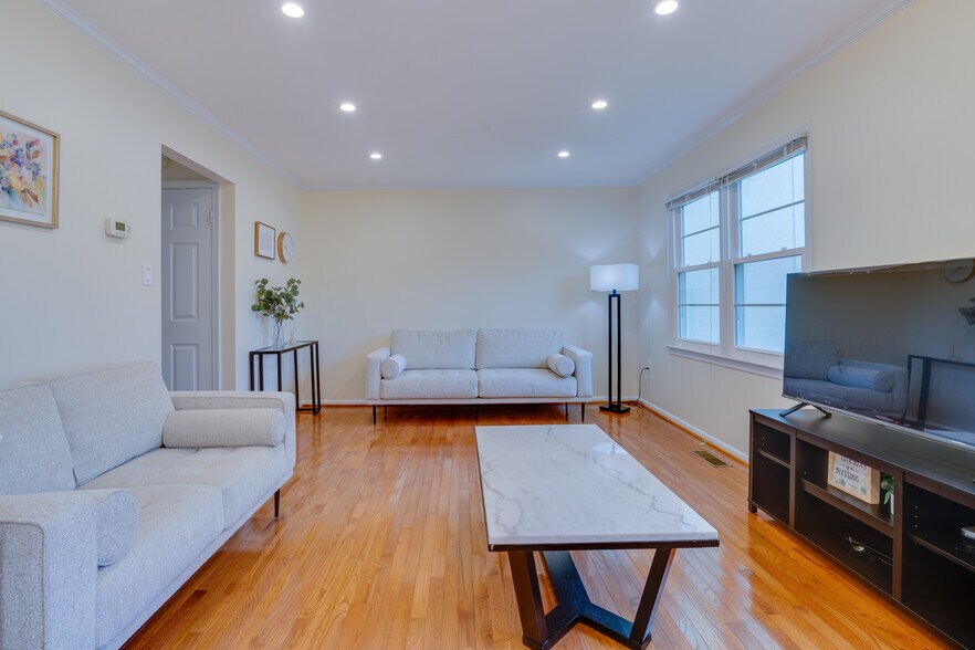 Living Room - 13809 Newport Ln