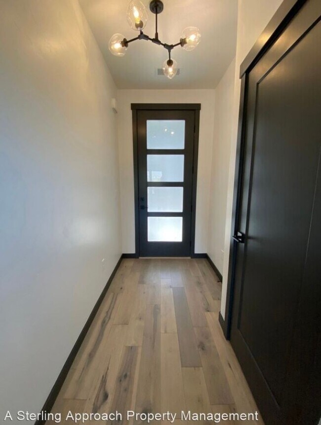 Building Photo - Close to Micron! Luxury Town Home With Two...
