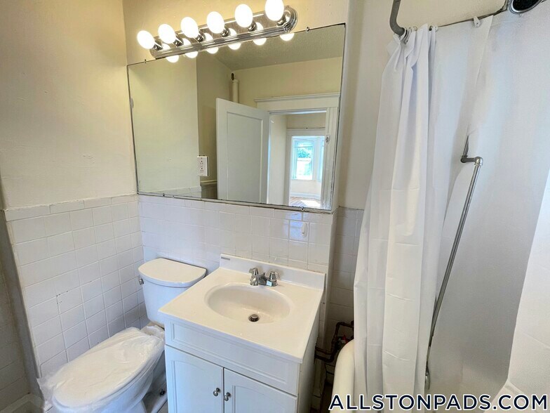 Building Photo - 5 Barrows St