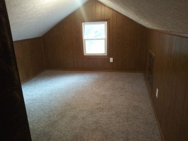 Building Photo - Adorable 3/1 house