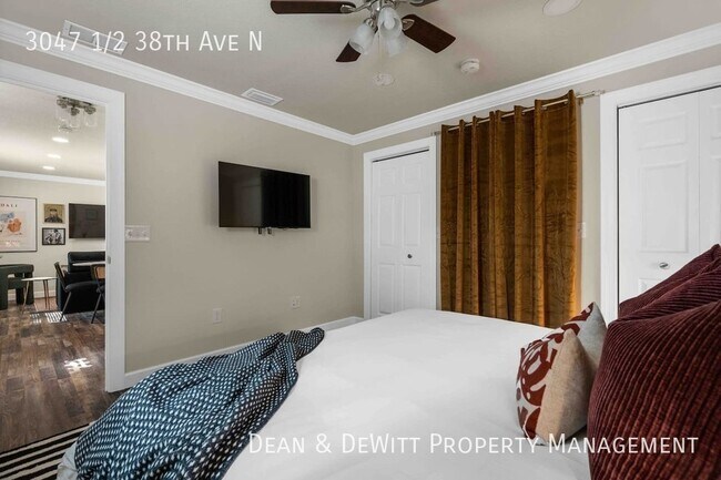 Building Photo - 3047 1/2 38th Ave N-