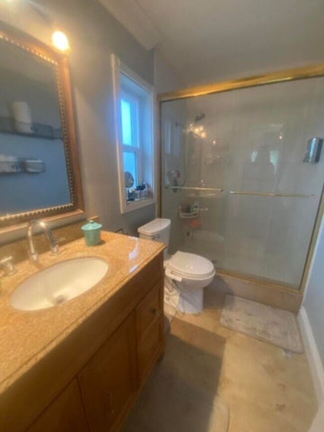 Building Photo - 1616 Adams St