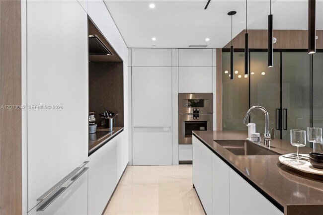 Building Photo - 300 Biscayne Blvd Way