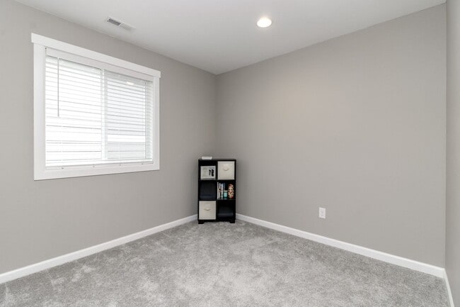 Building Photo - Beautiful 3 Bedroom 2.5 Bathroom Property