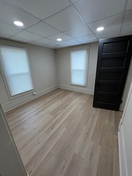 Building Photo - 651 Wooster Rd W