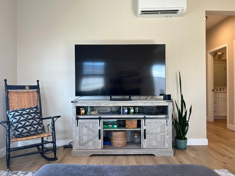 Building Photo - 28 Pacer Way