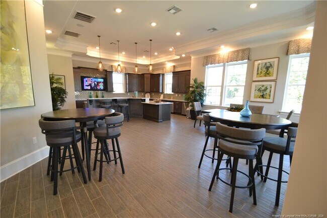 Building Photo - 244 Amber Acorn Ave