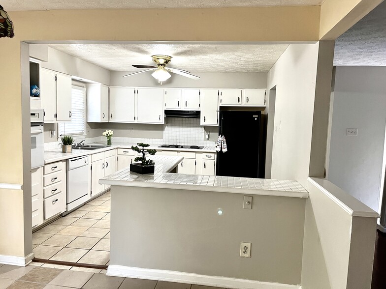 Building Photo - 3056 Dale Hollow Dr