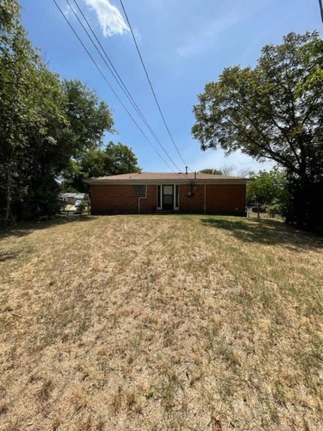 Building Photo - 816 Horseshoe Dr