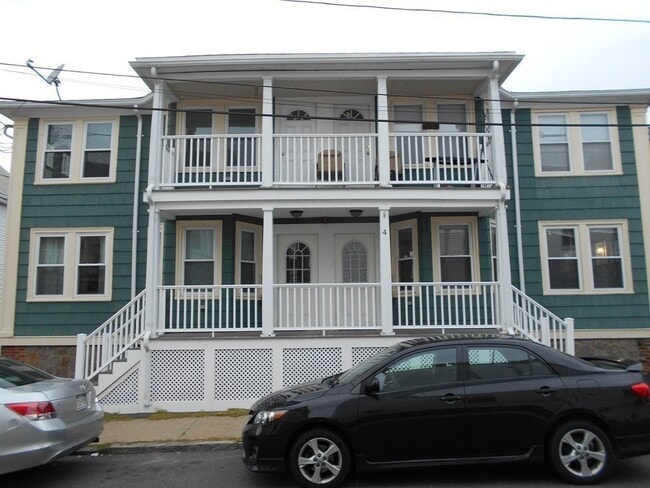 Building Photo - 4 Ropes St