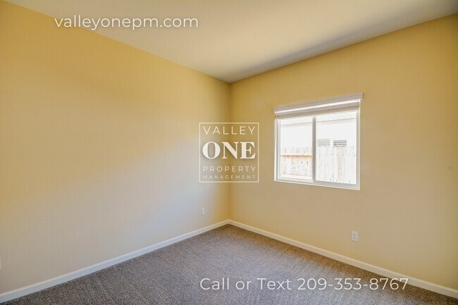 Building Photo - SEPTEMBER SPECIAL!!! (Must start Lease no later than October 1st) Large Single-Story 4 Bedroom Ho...