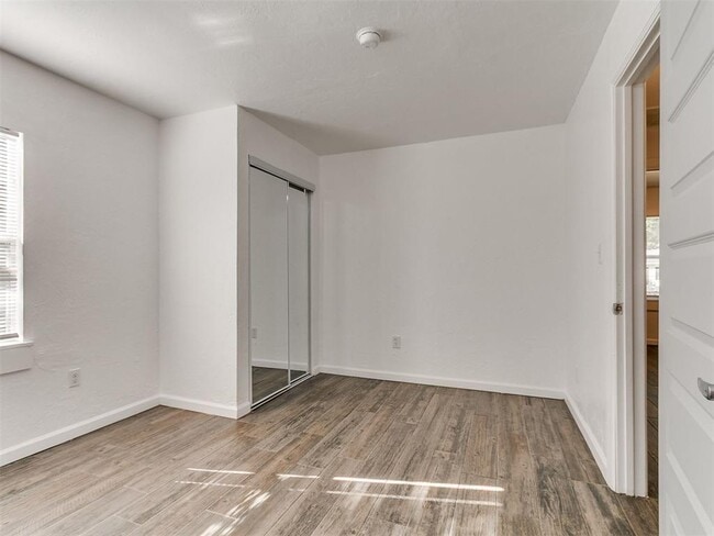 Building Photo - 816 S Santa Fe Dr