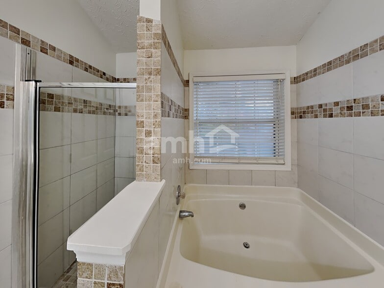 Building Photo - 951 Garden Oak Ct