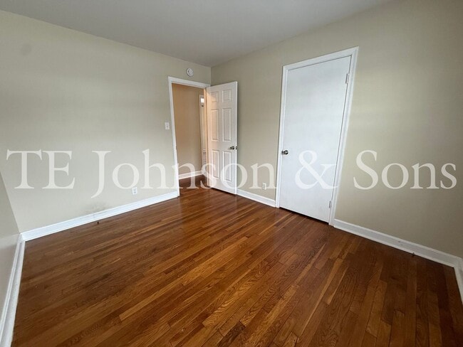 Building Photo - Charming 3 Bedroom Home with Hardwood Floors and Large Backyard in Winston-Salem