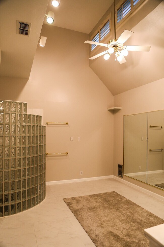 Building Photo - LINCOLN HEIGHTS 3-BEDROOM