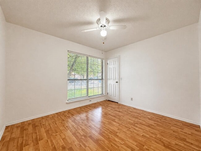 Building Photo - 1903 Balsam Way
