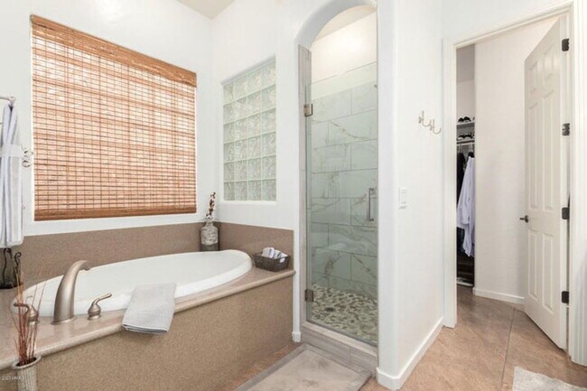 Building Photo - 908 Elm St