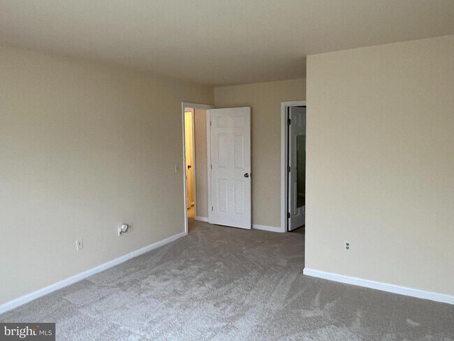 Building Photo - 874 Waterford Dr