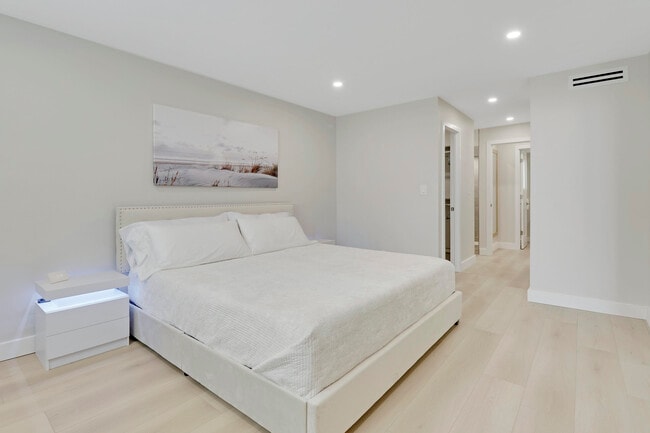 Building Photo - 3540 S Ocean Blvd