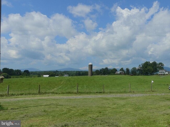 Building Photo - 792 Willis Rd