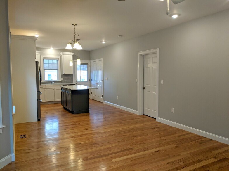 Building Photo - 16 Bowen Ave