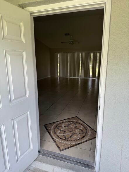 Building Photo - 689 Foxchase Dr
