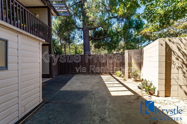 Building Photo - 27 Forest Ln