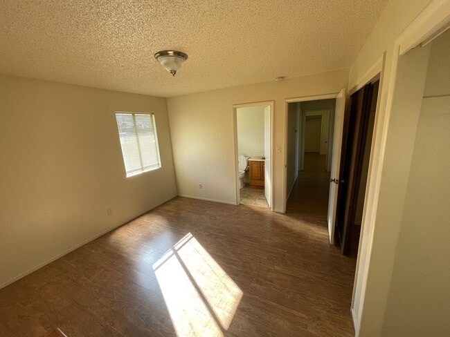 Building Photo - Oroville 4 bed 2 bath 3300sqft country hom...