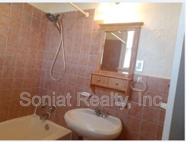 Building Photo - 307 Virginia St