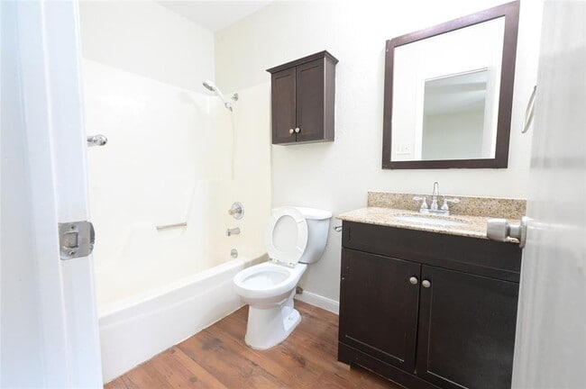 Building Photo - 107 Cloudview Dr