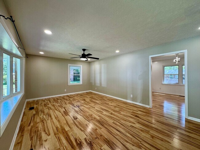 Building Photo - 1089 Torrey Dr