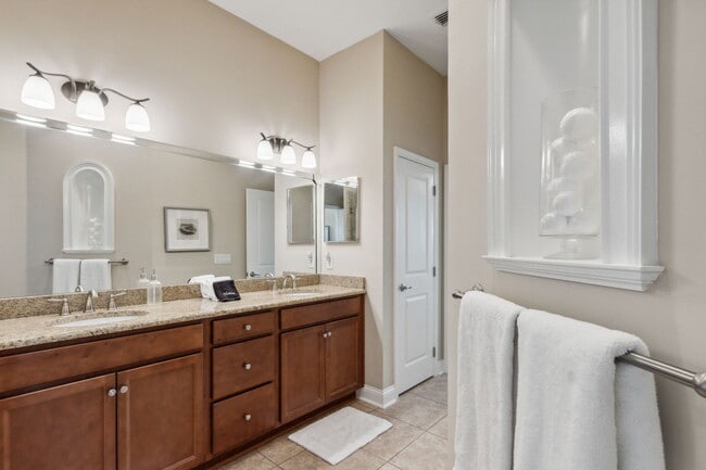 Building Photo - 95282 Summerwoods Cir