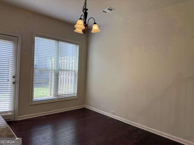 Building Photo - 2660 Maple Leaf Terrace