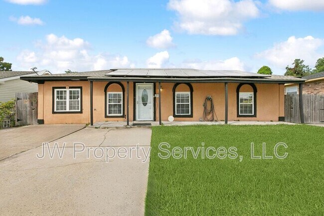 Building Photo - 5832 Segnette Dr